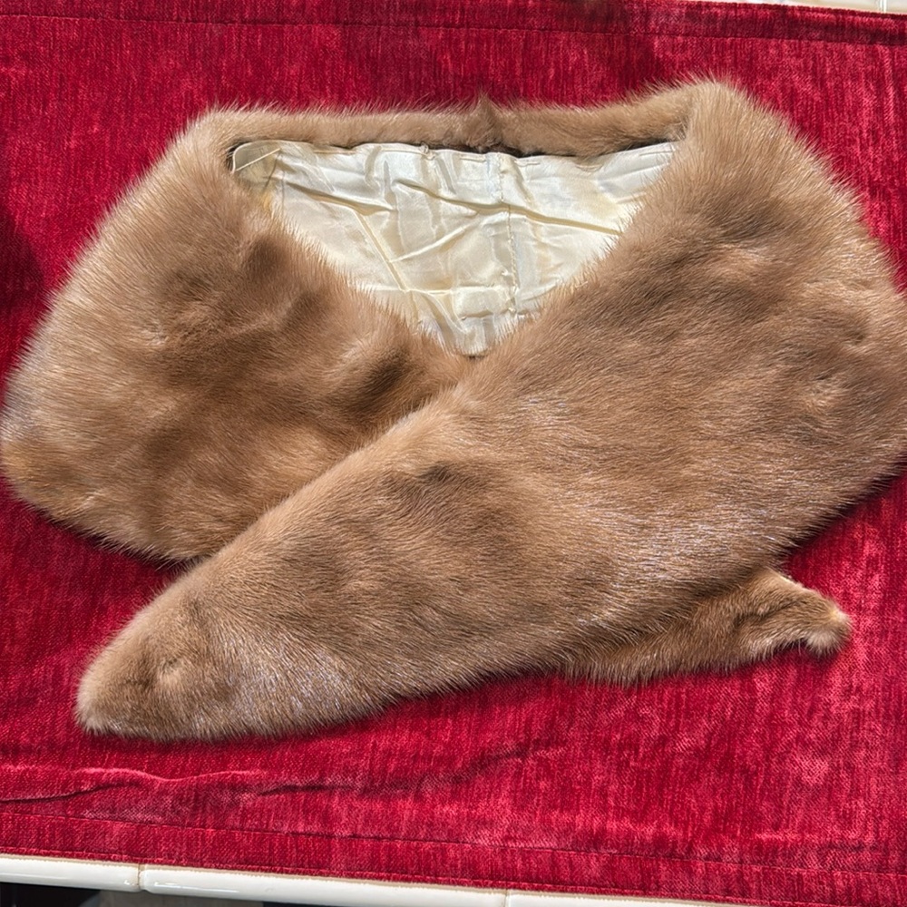 Women's Vintage Autumn Haze Mink Collar.